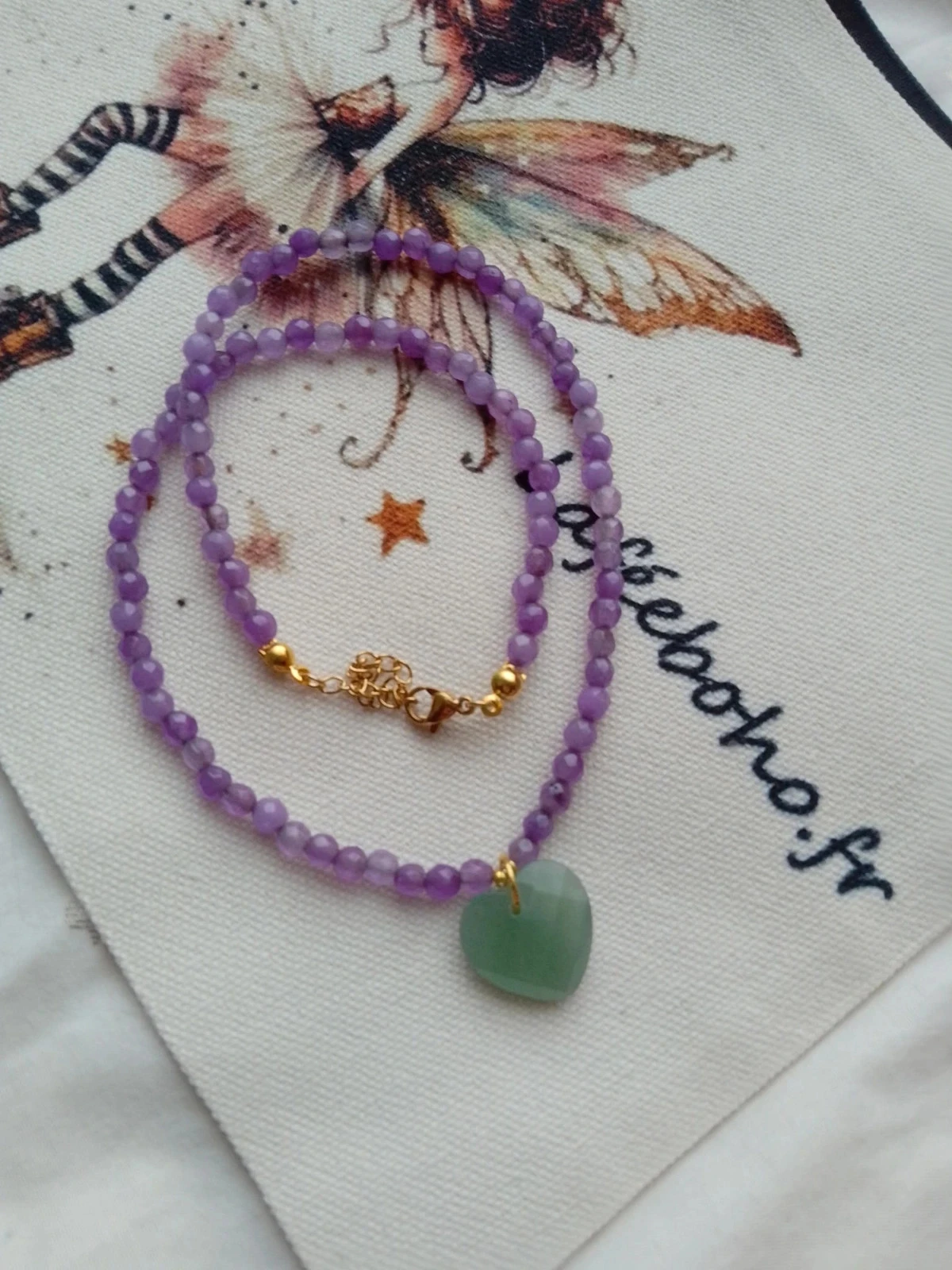 Collier bohème en pierres naturelles verte et violettes